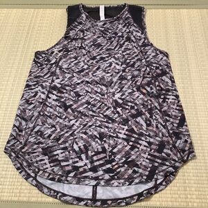 Lululemon Women's Sleeveless Top Multicolor Geometric Pattern size 6